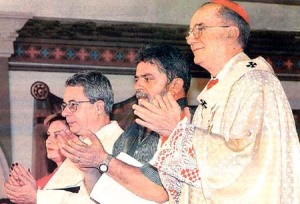 Da esquerda para a direita: frei Betto, Lula e Cardeal Hummes.