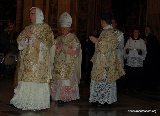 Missa Pontifical celebrada na Basílica de São Pedro pelo Cardeal Cañizares.